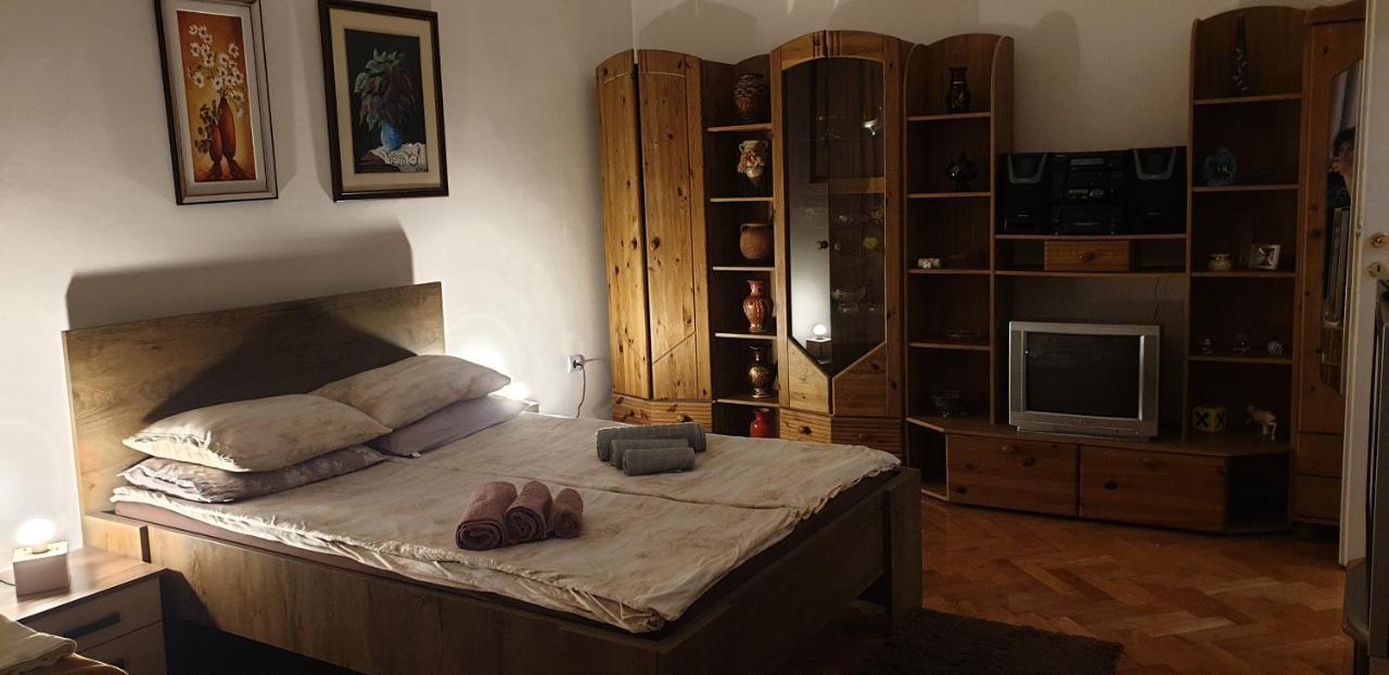 Trosoban Stan U Zenici Apartamento Zenica Exterior foto