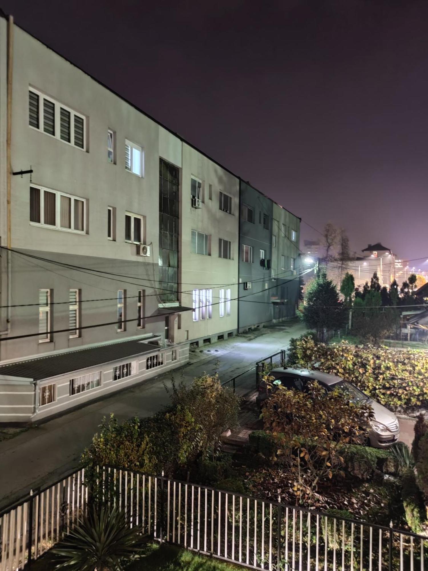 Trosoban Stan U Zenici Apartamento Zenica Exterior foto